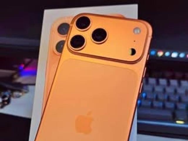 iPhone 17 Pro Max 256 eSim Only. Mint condition, No scratche, still in apple warranty. 7376067