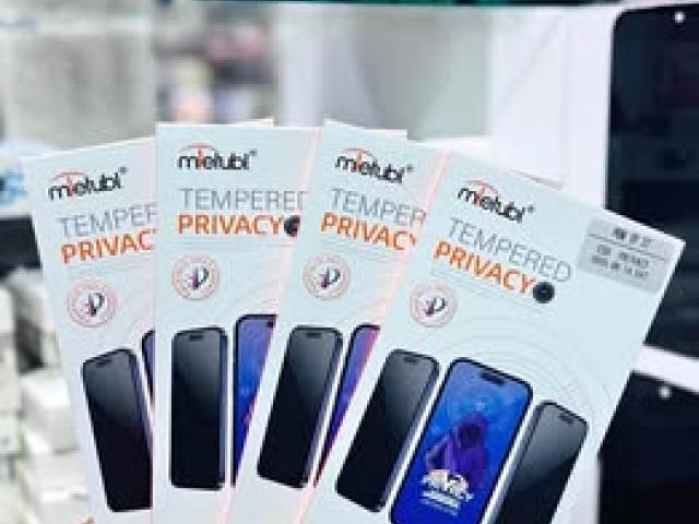 Iphone 17  privacy screen protector available Free delivery 9386540