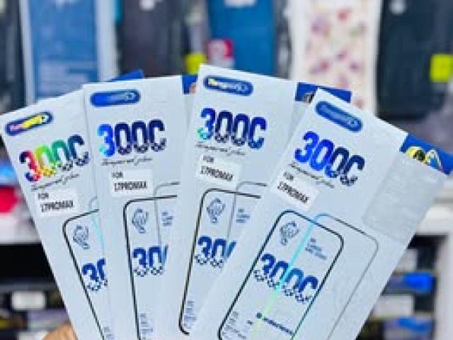 Iphone 17 pro max border less  screen protector available free delivery 9386540