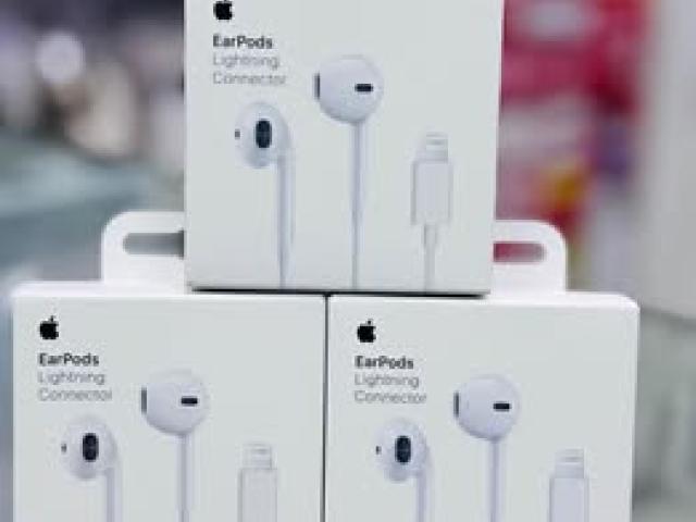 Iphone Lighting Headset available free delivery 9386540