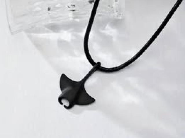 Black manta necklace