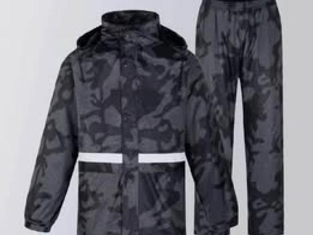 Waterproof Raincoat / 🛵