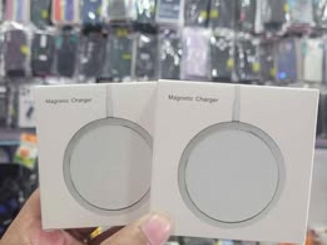 Apple wireless magsafe charger ☎️ /7653334