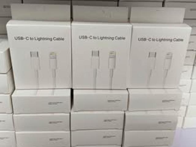 Apple USB-C to Lightning Cable 🛵