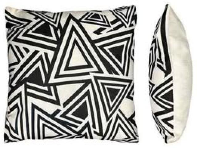 SQUARE CUSHION (REMOVABLE COVER)