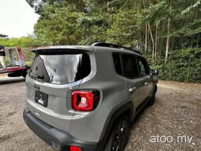 JEEP RENEGADE LIMITED EDITION. LOW MILAGE