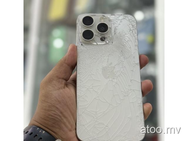 Used or broken or cracked iPhone and Android phone 9786940 WE BUYING